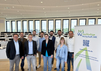 Setzen sich gemeinsam für mehr Nachhaltigkeit in der Wirtschaft ein: Das Team von „NaWi.MK“ unter Beteiligung der GWS, dem Märkischem Kreis und den Kommunen Altena, Herscheid, Kierspe, Meinerzhagen, Neuenrade, Lüdenscheid und Werdohl.
