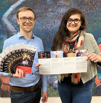 Jan Riecke und Ira Valsamidou präsentieren das städtische Kulturprogramm 2025/26.