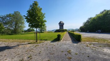 Auf dem Gelände an der Motte in Küntrop sollen ein Spielplatz und Wohnmobilstellplätze entstehen.