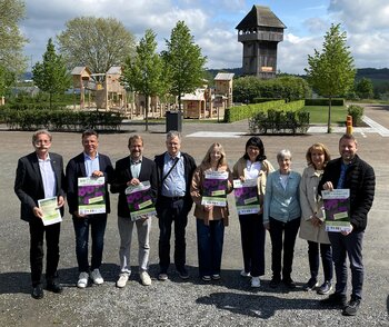 Das interkommunale Projekt "Offene Gärten im Ruhrbogen" geht in die nächste Runde. In Küntrop gaben die Vertreter der teilnehmenden Kommunen Arnsberg, Fröndenberg, Hemer, Menden und Neuenrade den Startschuss.