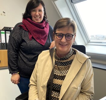 Ute Stein (r.) vom Märkischen Kreis macht die Bauberatung in Neuenrade. Termine gibt es über Friederike Schwartpaul vom Bauamt der Stadt. 