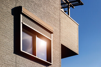 Fensterscheiben lassen eine Menge Hitze rein.